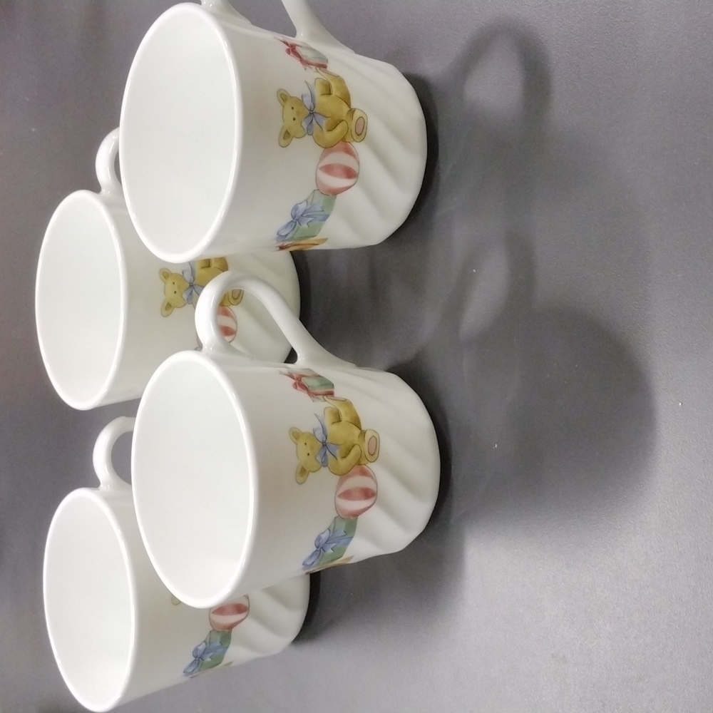 4 Corningware HOLIDAY mugs